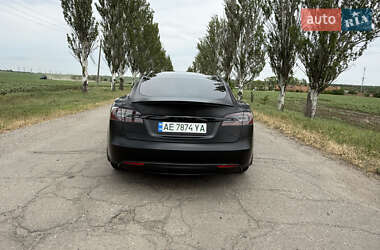 Лифтбек Tesla Model S 2015 в 