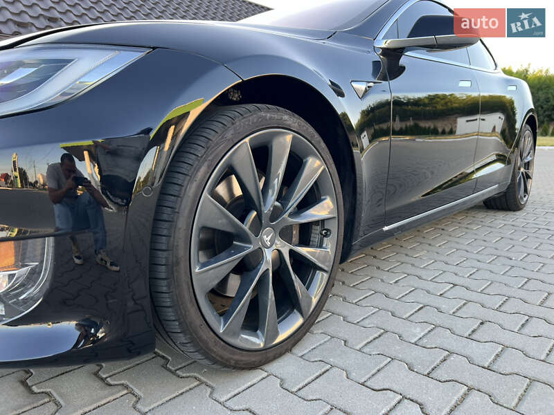 Лифтбек Tesla Model S 2018 в Калиновке