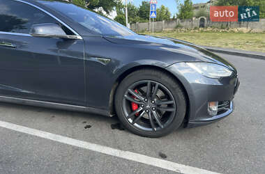 Лифтбек Tesla Model S 2015 в Виннице