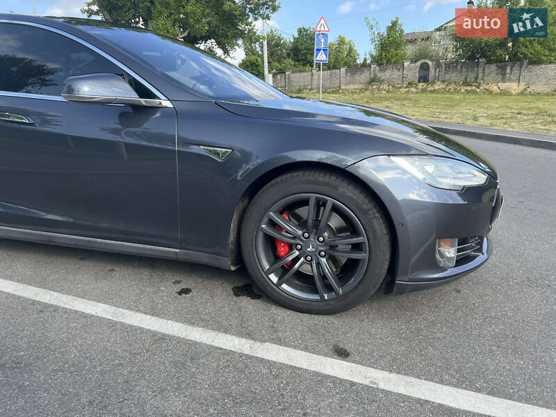 Ліфтбек Tesla Model S 2015 в Вінниці