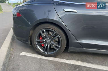 Лифтбек Tesla Model S 2015 в Виннице