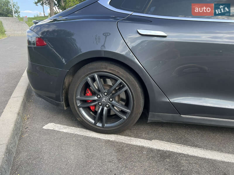 Ліфтбек Tesla Model S 2015 в Вінниці