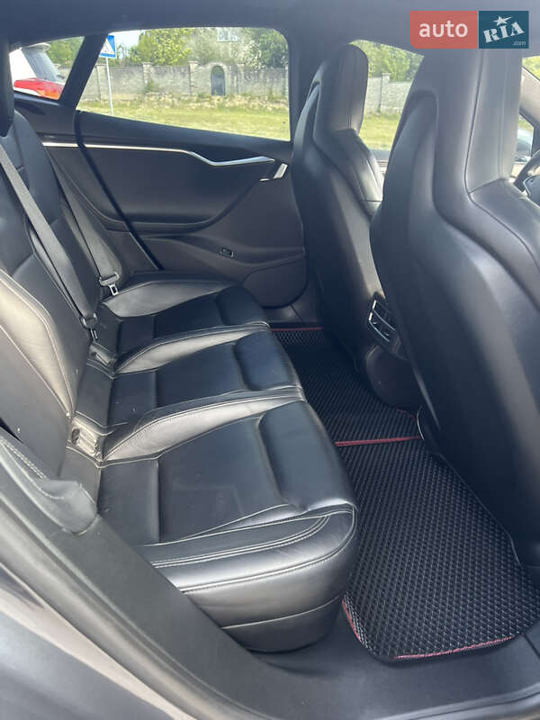 Ліфтбек Tesla Model S 2015 в Вінниці