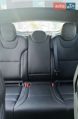 Лифтбек Tesla Model S 2024 в 