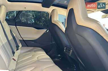 Лифтбек Tesla Model S 2015 в 