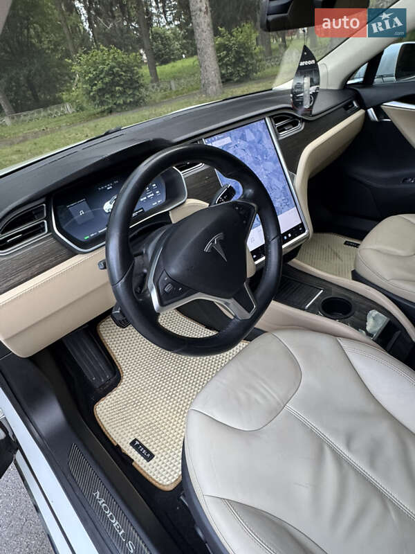 Лифтбек Tesla Model S 2014 в Умани