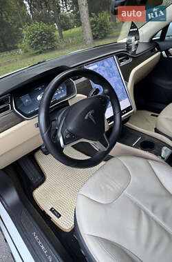 Лифтбек Tesla Model S 2014 в 