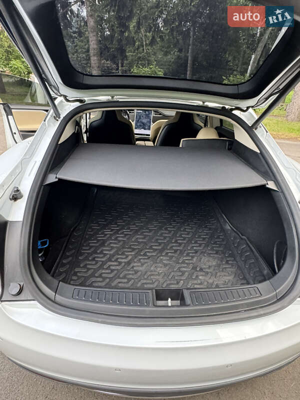 Лифтбек Tesla Model S 2014 в Умани