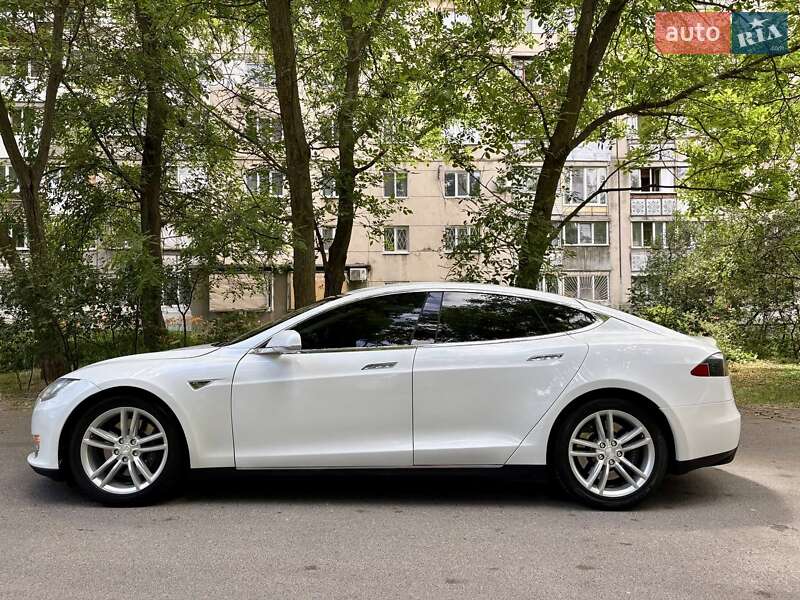 Лифтбек Tesla Model S 2013 в Одессе