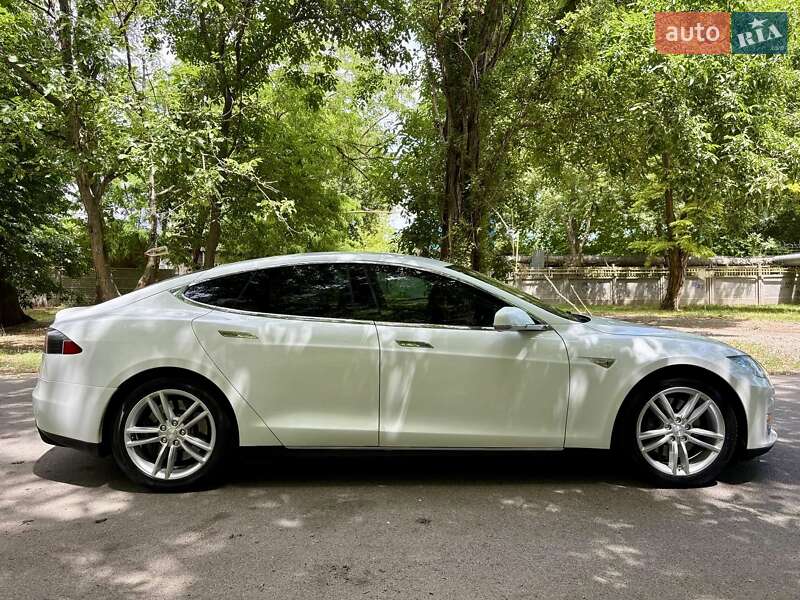 Лифтбек Tesla Model S 2013 в Одессе