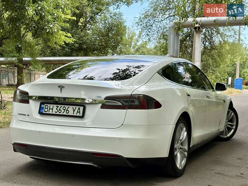 Лифтбек Tesla Model S 2013 в Одессе