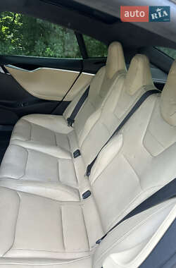 Лифтбек Tesla Model S 2015 в 