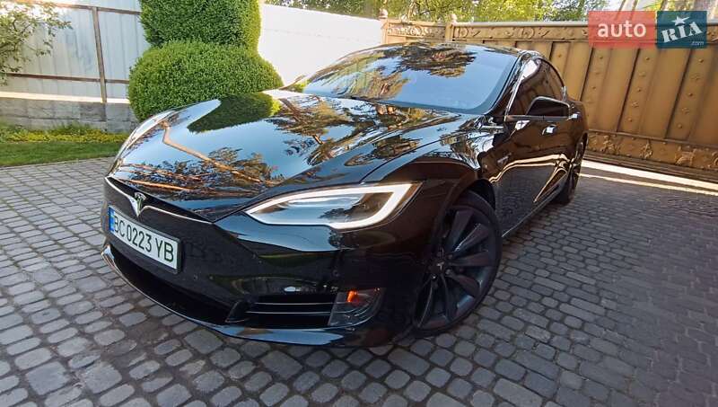Лифтбек Tesla Model S 2016 в Львове