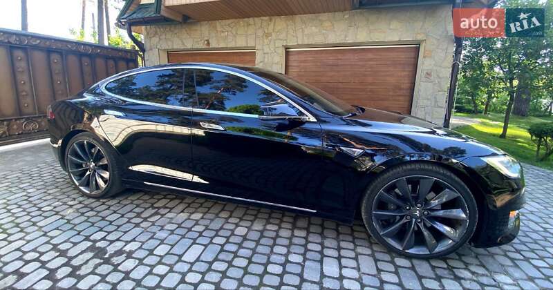 Лифтбек Tesla Model S 2016 в Львове