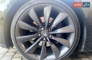 Лифтбек Tesla Model S 2016 в 