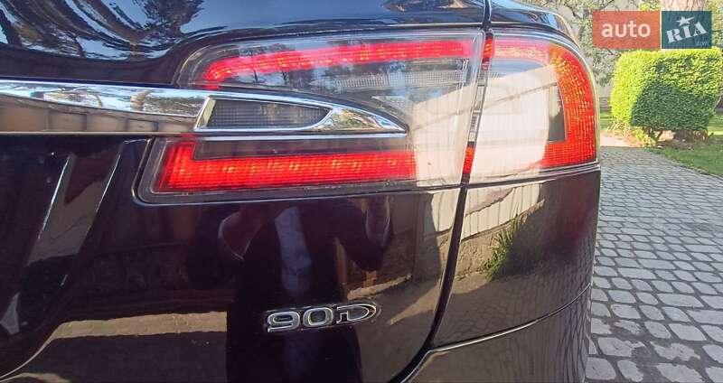 Лифтбек Tesla Model S 2016 в Львове