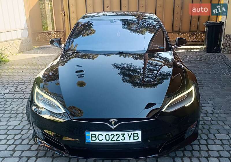 Лифтбек Tesla Model S 2016 в Львове