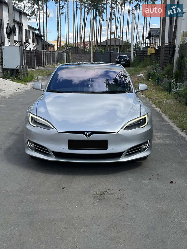 Лифтбек Tesla Model S 2018 в Гостомеле