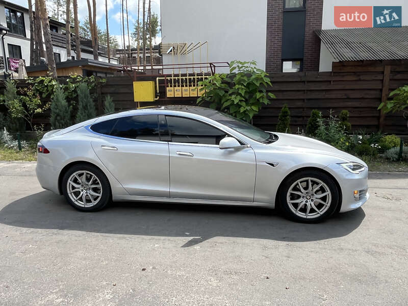 Лифтбек Tesla Model S 2018 в Гостомеле