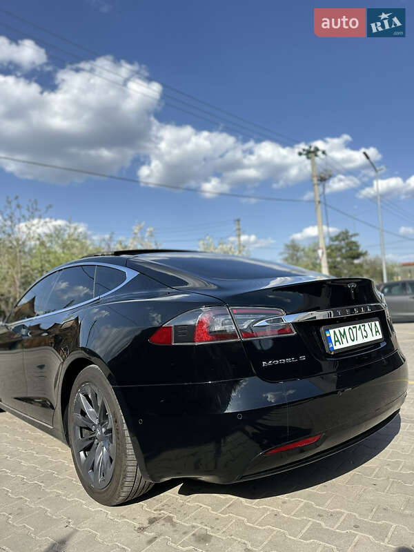 Лифтбек Tesla Model S 2018 в Виннице