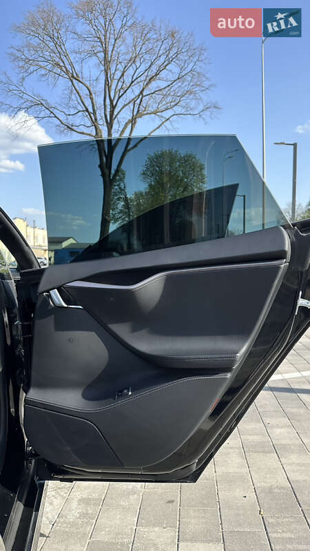 Лифтбек Tesla Model S 2018 в Виннице