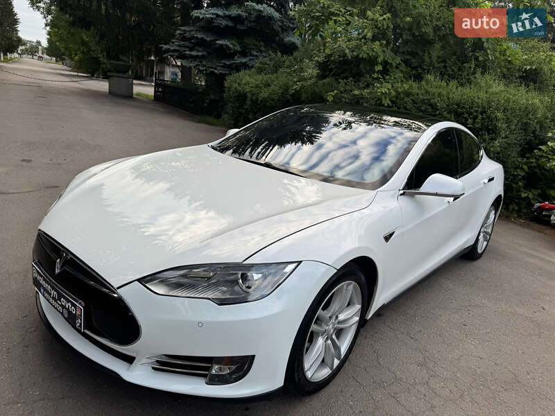 Лифтбек Tesla Model S 2014 в Умани