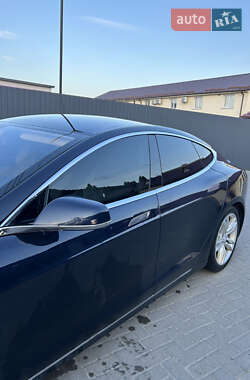 Лифтбек Tesla Model S 2013 в 