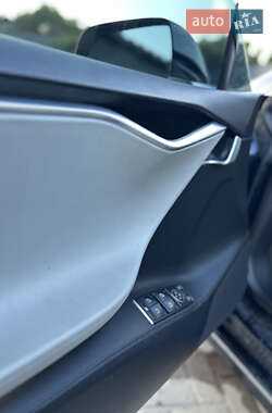 Лифтбек Tesla Model S 2013 в 