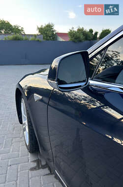 Лифтбек Tesla Model S 2013 в 