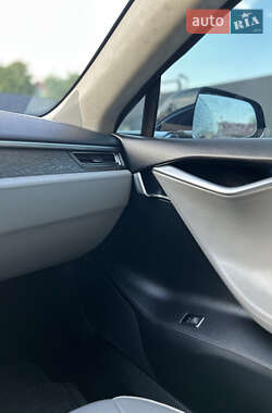 Лифтбек Tesla Model S 2013 в 