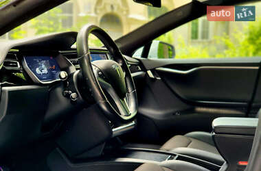 Лифтбек Tesla Model S 2017 в 