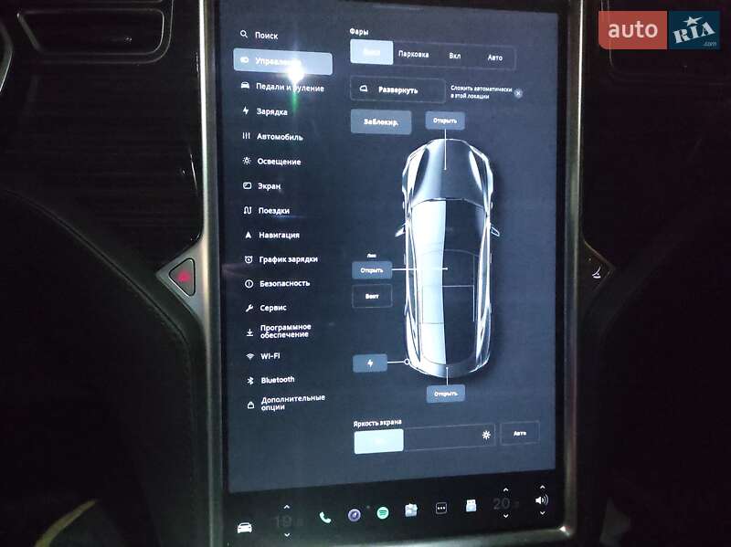 Лифтбек Tesla Model S 2014 в Львове