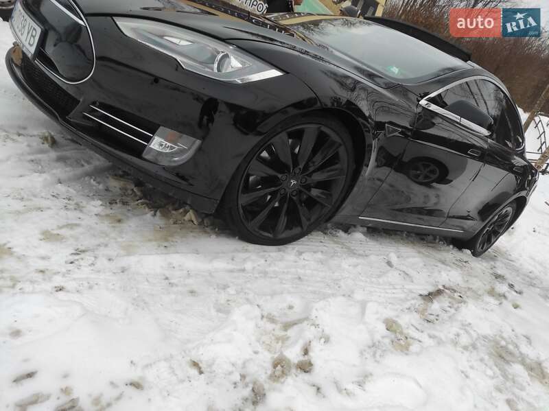 Лифтбек Tesla Model S 2014 в Львове