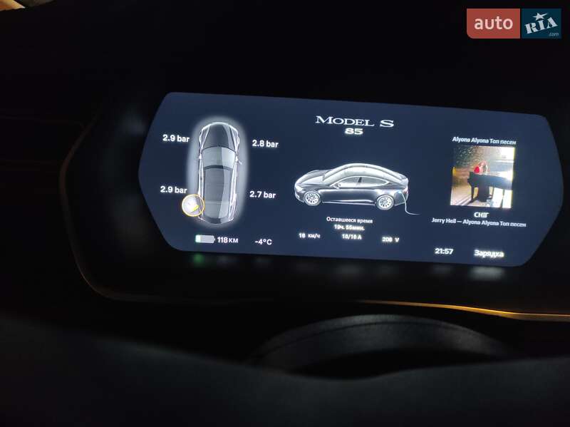 Лифтбек Tesla Model S 2014 в Львове