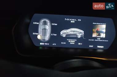 Ліфтбек Tesla Model S 2014 в 