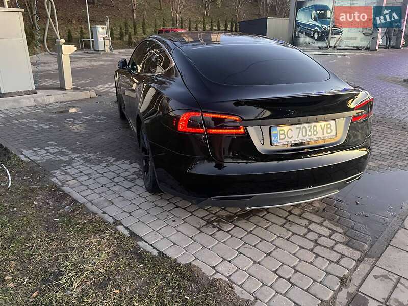 Лифтбек Tesla Model S 2014 в Львове