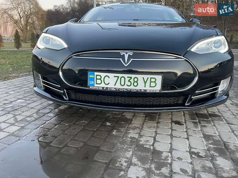 Лифтбек Tesla Model S 2014 в Львове