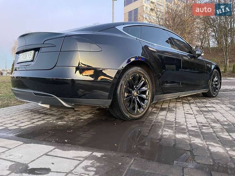 Лифтбек Tesla Model S 2014 в Львове
