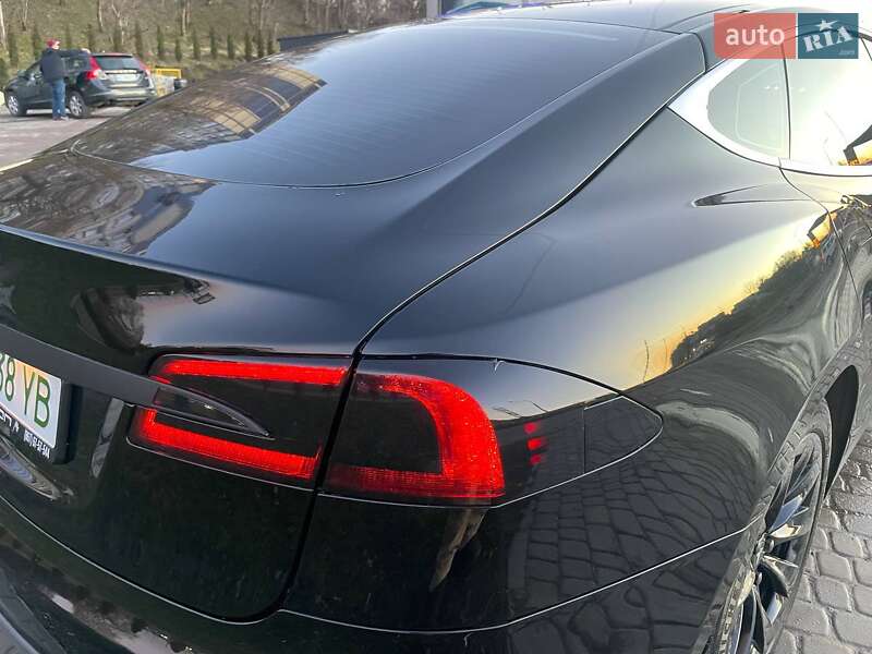 Лифтбек Tesla Model S 2014 в Львове