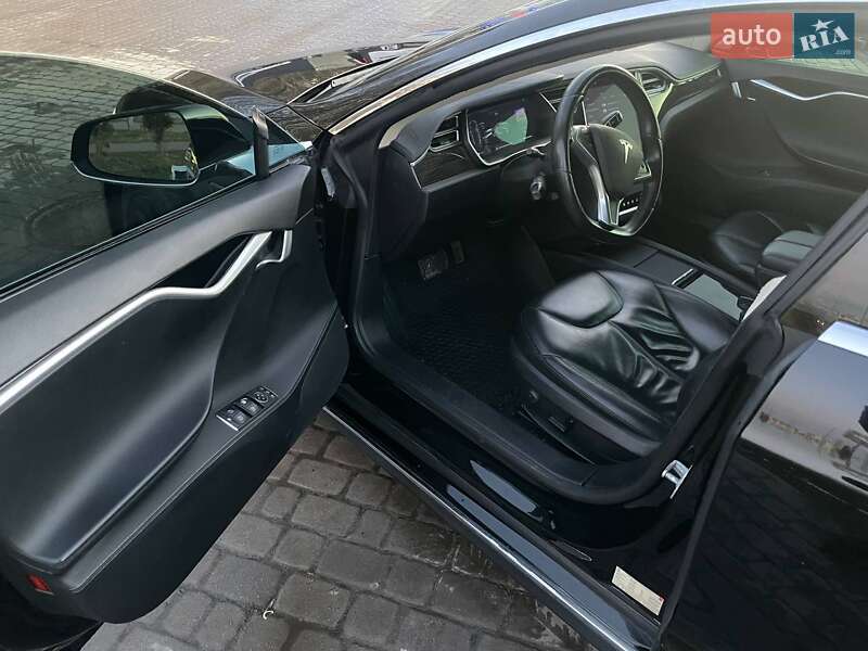 Лифтбек Tesla Model S 2014 в Львове