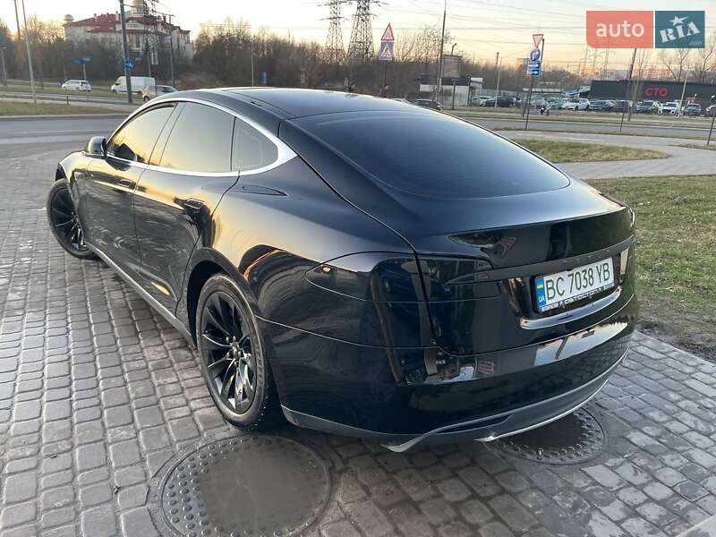 Лифтбек Tesla Model S 2014 в Львове