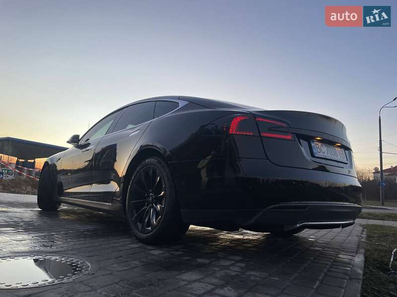 Лифтбек Tesla Model S 2014 в Львове