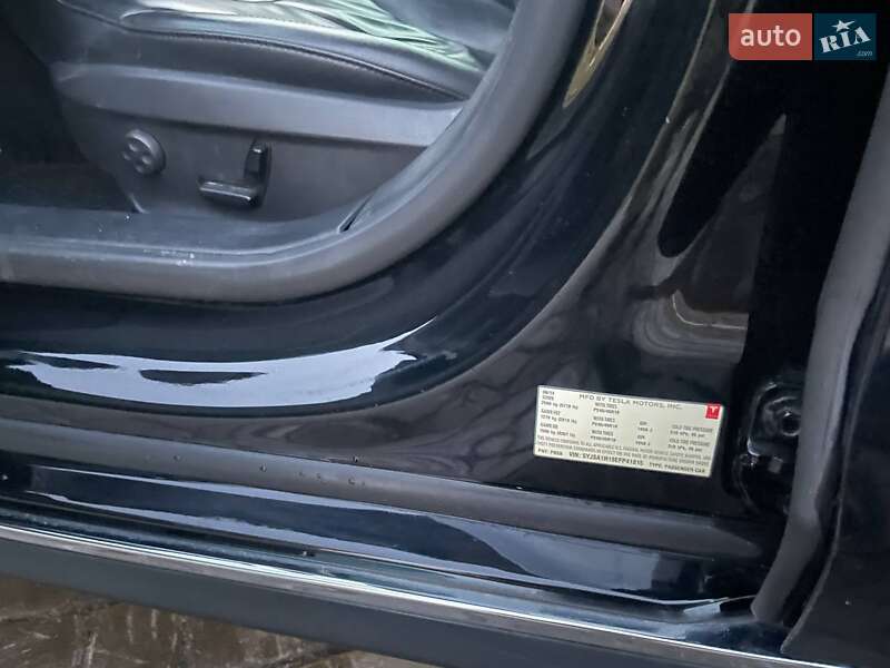 Лифтбек Tesla Model S 2014 в Львове