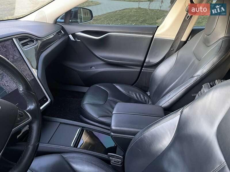 Лифтбек Tesla Model S 2014 в Львове