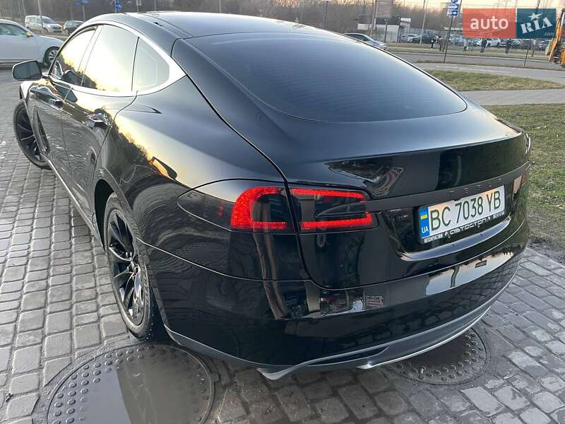 Лифтбек Tesla Model S 2014 в Львове