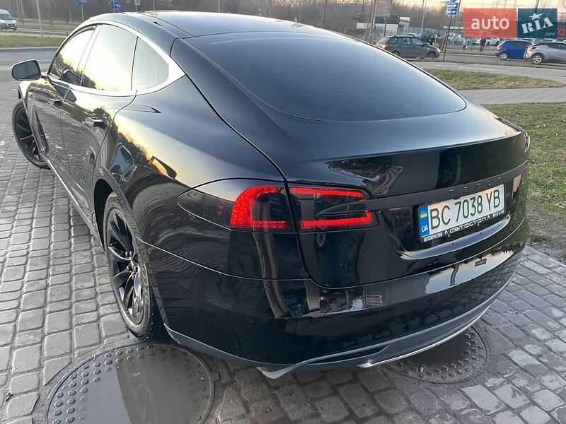 Лифтбек Tesla Model S 2014 в Львове