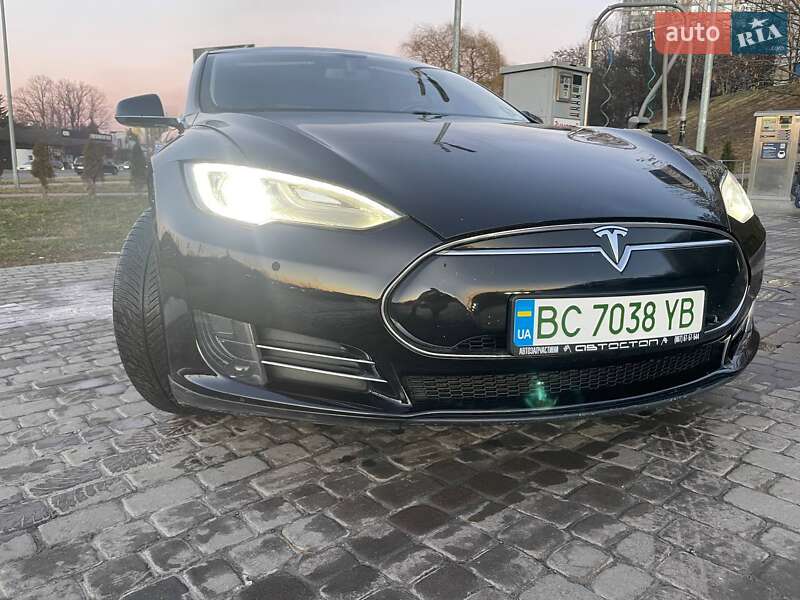 Лифтбек Tesla Model S 2014 в Львове