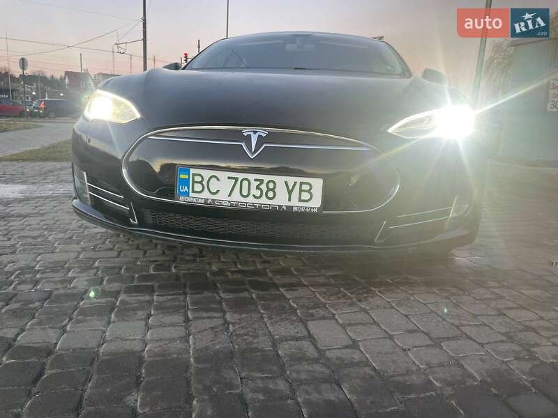 Лифтбек Tesla Model S 2014 в Львове