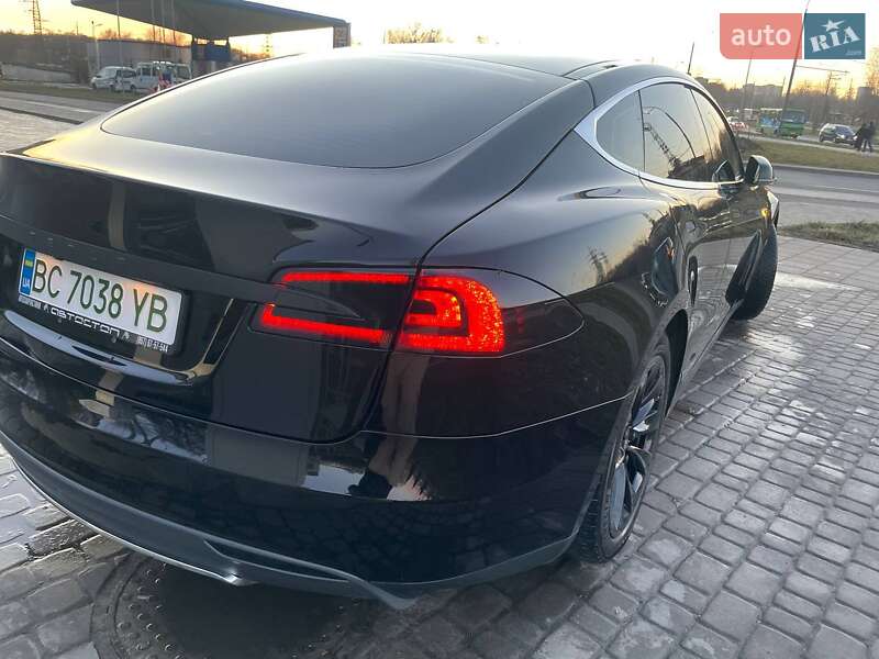 Лифтбек Tesla Model S 2014 в Львове