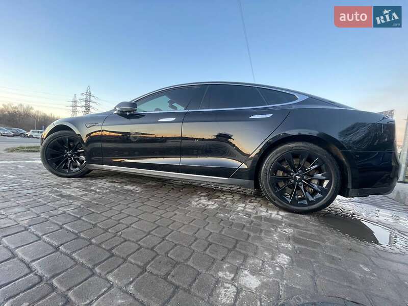 Лифтбек Tesla Model S 2014 в Львове